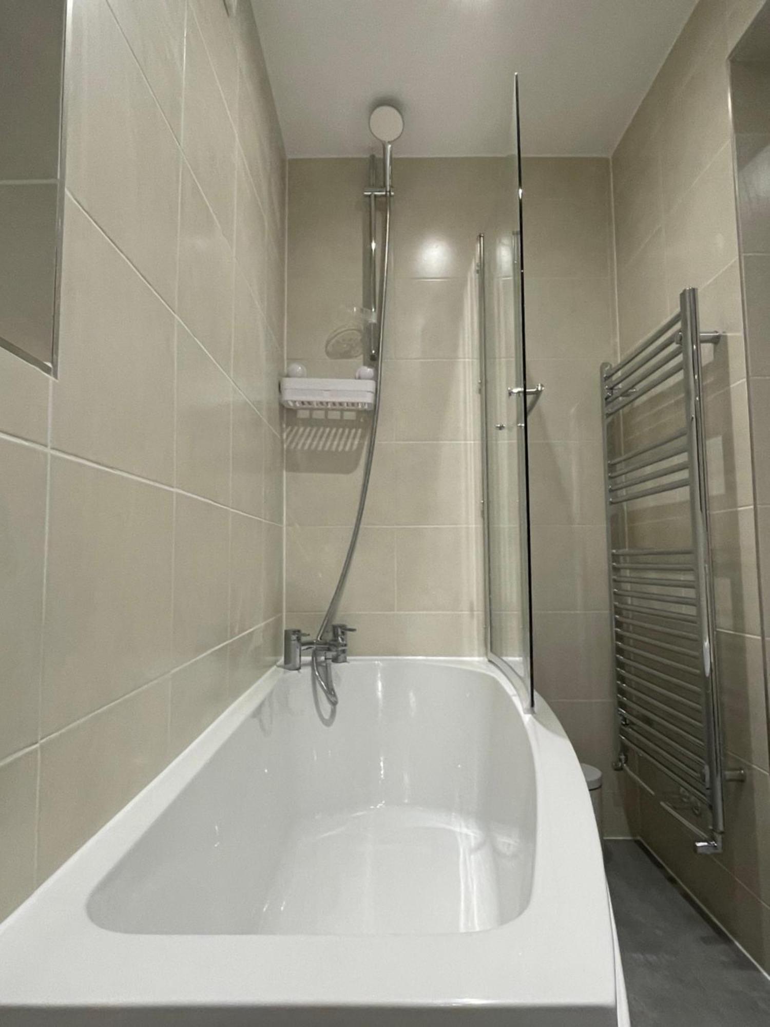 Newly Renovated Flat In Ashtead Apartment Exterior photo