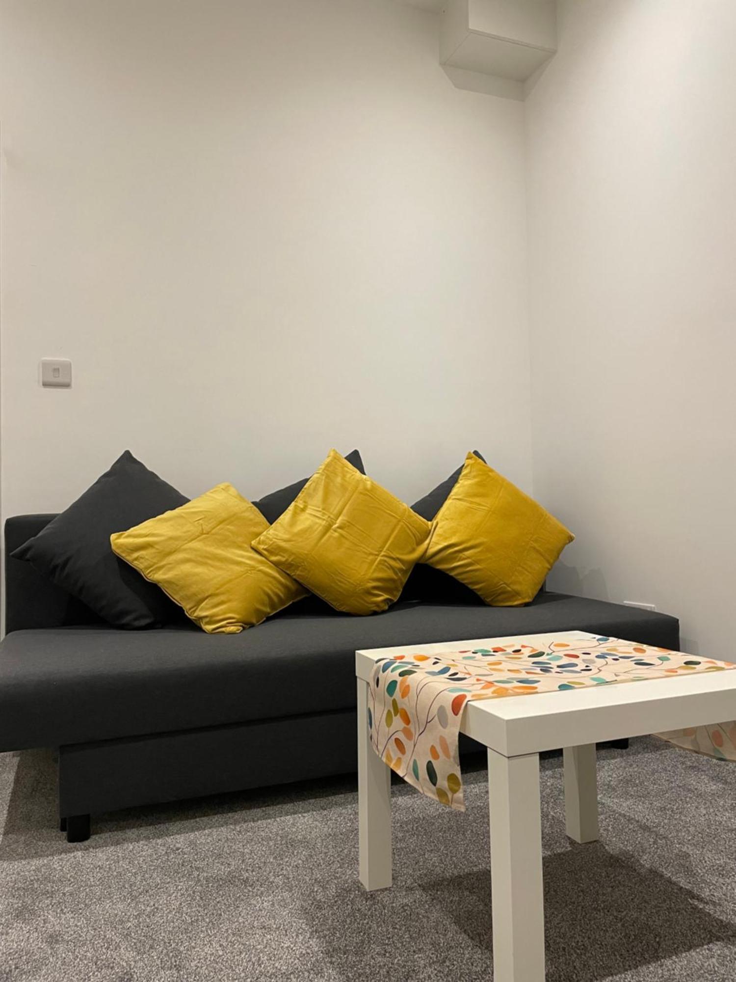 Newly Renovated Flat In Ashtead Apartment Exterior photo